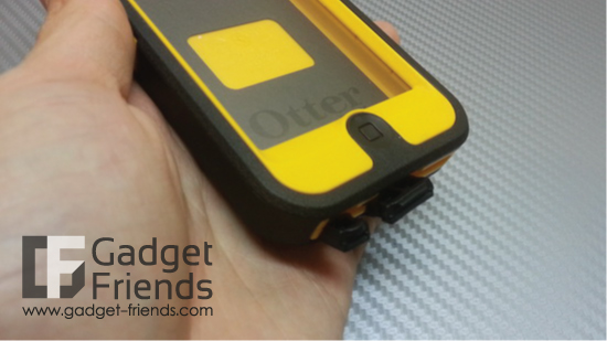 Otterbox iPhone 5 Defender Otter Character Sereis เคสมือถือ เคส iPhone5 สุดแจ่มมาพร้อมกับ Grip และลวดลายแมวน้ำตามแบบฉบับ Otterbox เท่โดดเด่นพร้อมการปกป้องสูงสุด 3 ชั้น สะดวกพกพาไปทุกที่